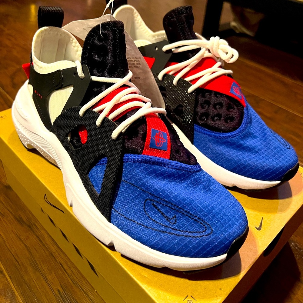 Nike Huarache -Type : black/blue/red Size 9 US